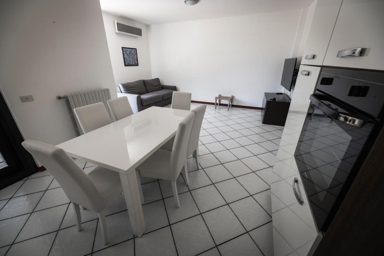 Garda Fantasy Terrazza Apartment Десенцано дел Гарда Екстериор снимка