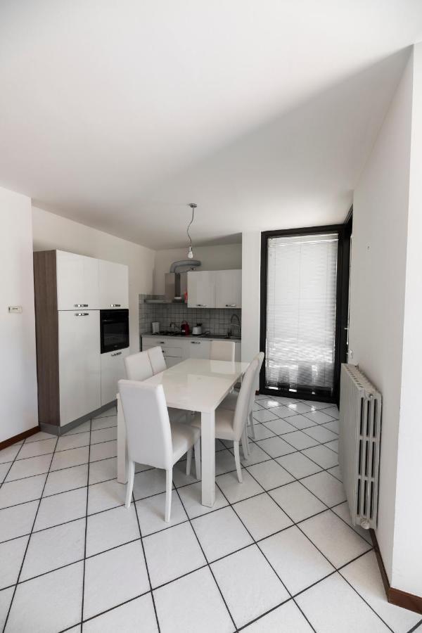 Garda Fantasy Terrazza Apartment Десенцано дел Гарда Екстериор снимка