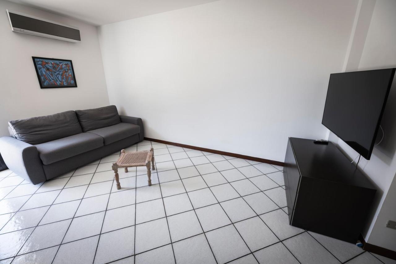Garda Fantasy Terrazza Apartment Десенцано дел Гарда Екстериор снимка